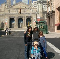 Cindy mom, Vicky, Lizzy and Nina at Universal