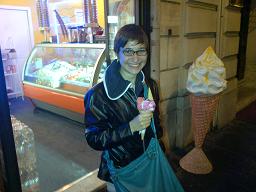 Vicki eating gelato